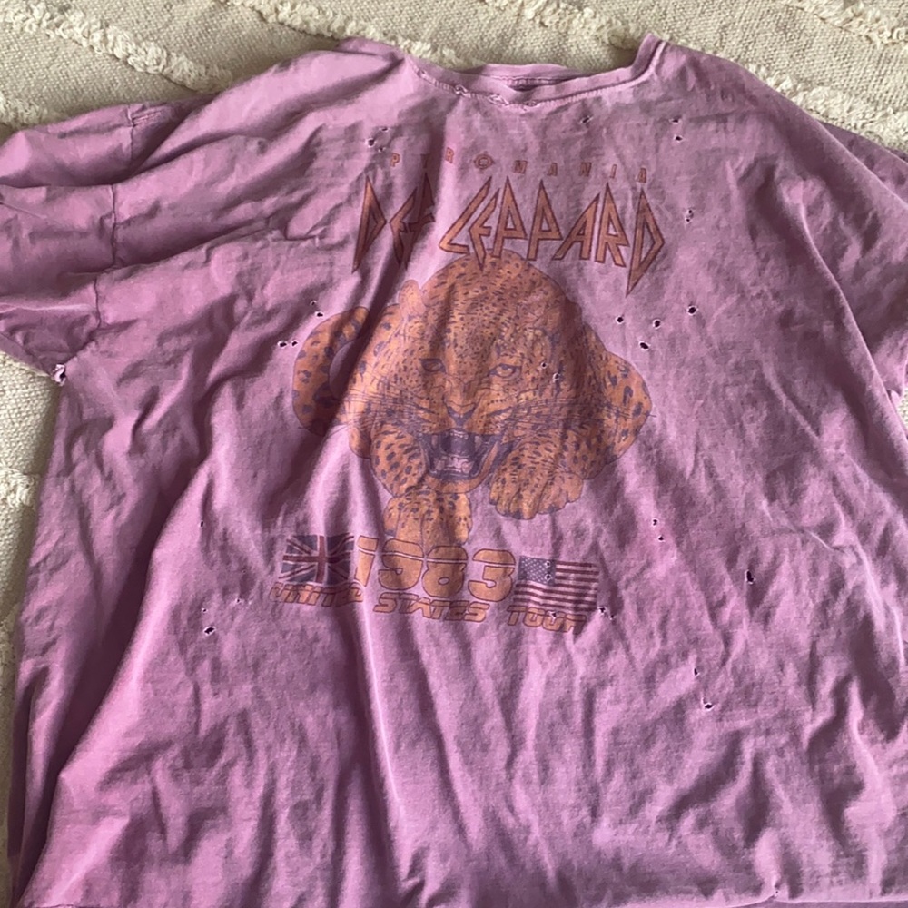 urban outfitters def leppard tee